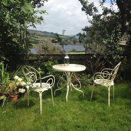 Bijou Cottage In Bronte Country With Wood-Burning Stove & Hot Tub Spa ฮาเวิร์ท ภายนอก รูปภาพ