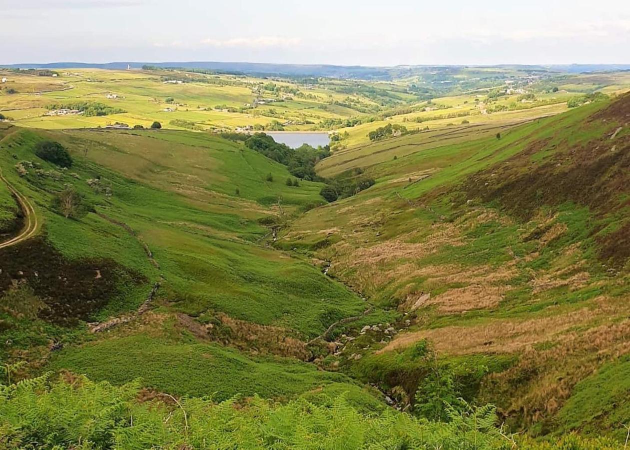 Bijou Cottage In Bronte Country With Wood-Burning Stove & Hot Tub Spa ฮาเวิร์ท ภายนอก รูปภาพ